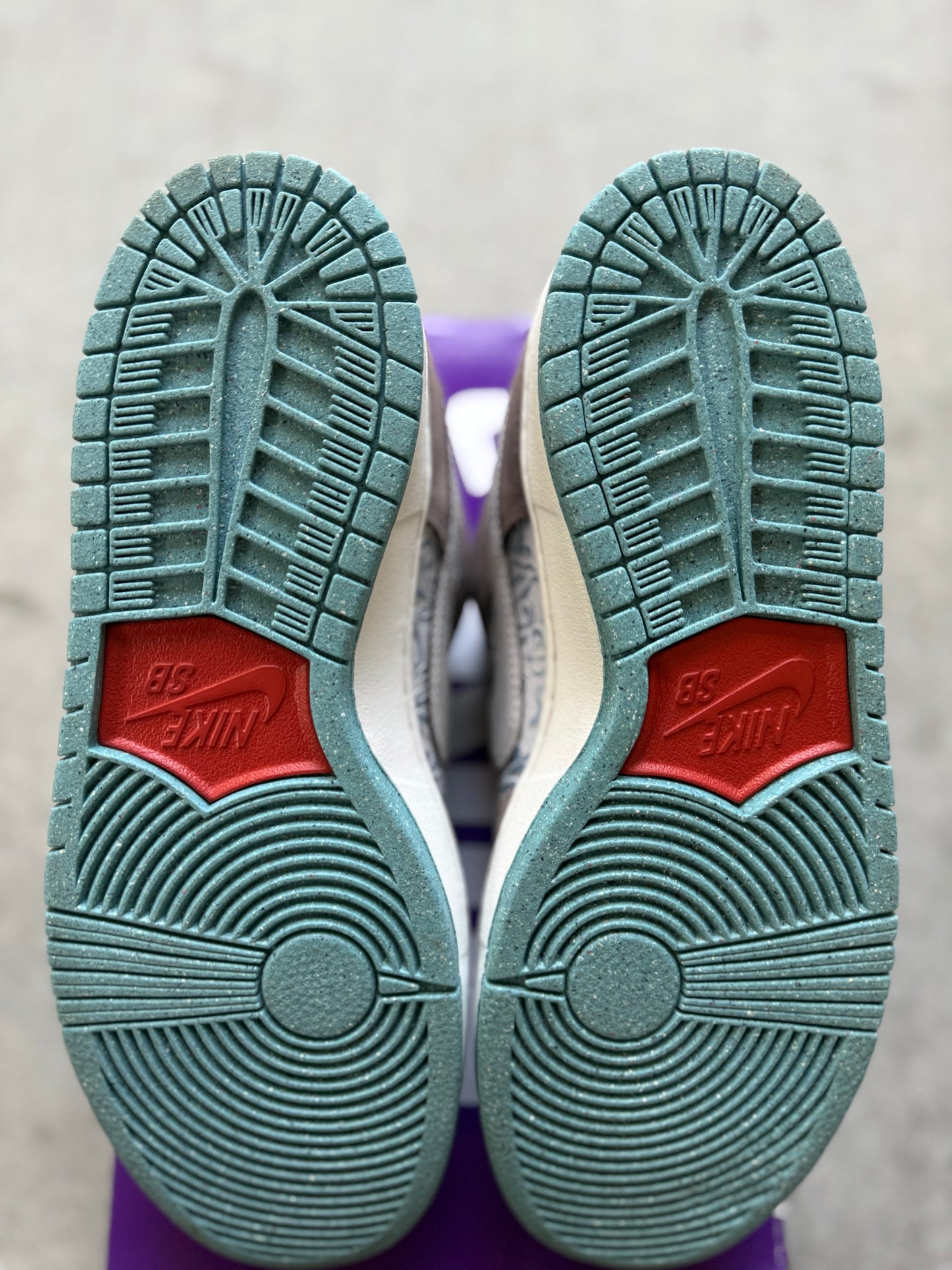 Size 9 -2024 Nike Dunk SB Low "Big Money Savings"