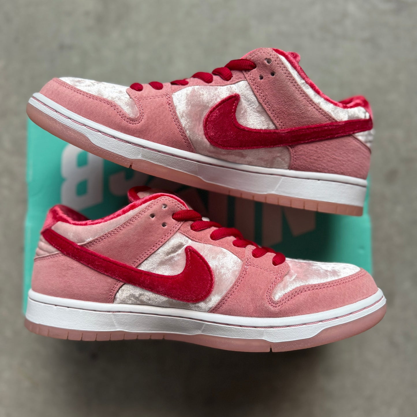 Size 9 - 2020 Strangelove Skateboards x Nike Dunk SB Low "Valentine's Day"