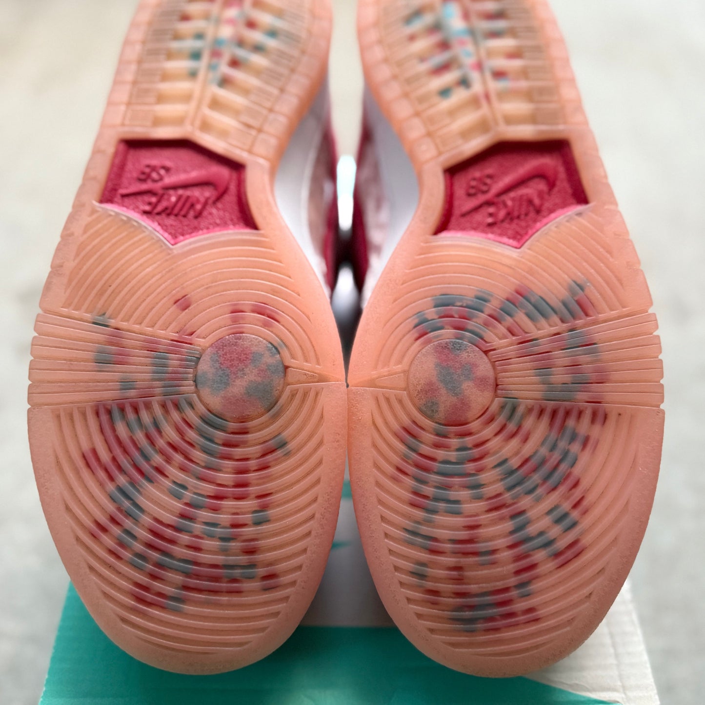 Size 9 - 2020 Strangelove Skateboards x Nike Dunk SB Low "Valentine's Day"