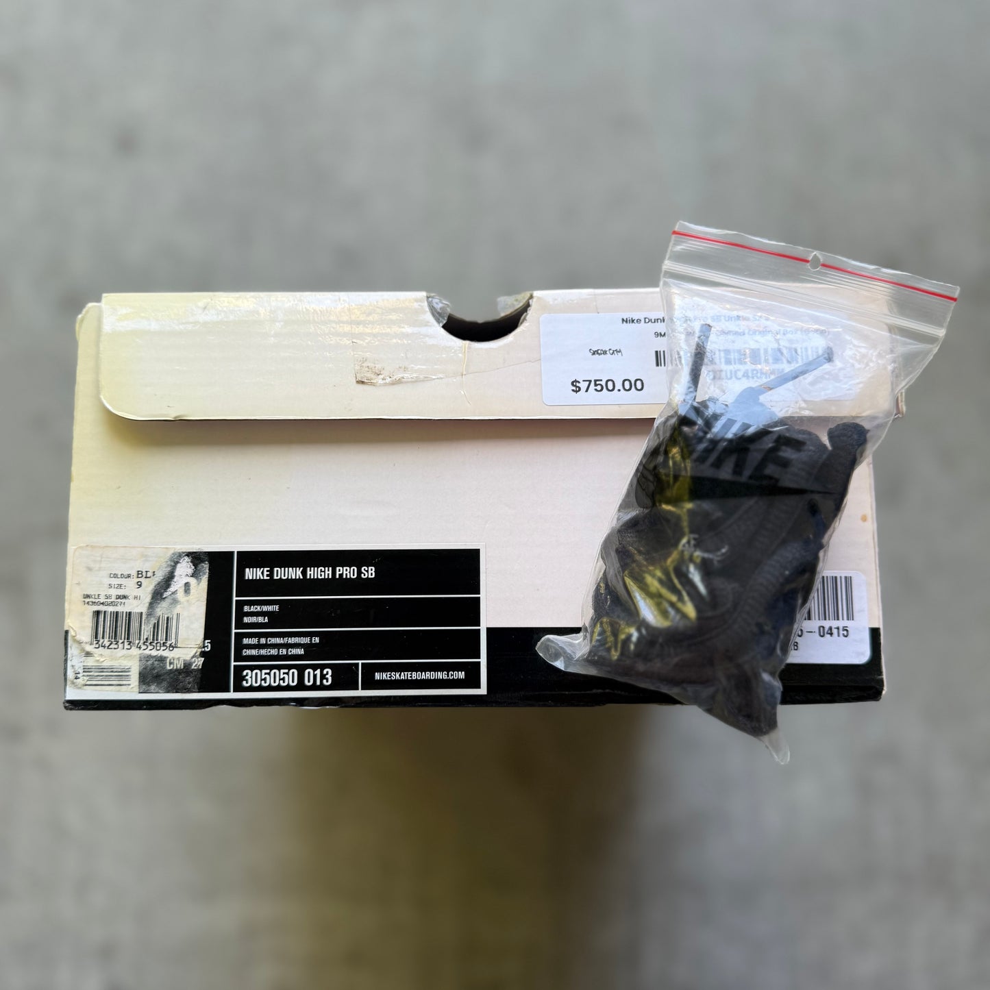 Size 9 - 2004 Futura x Nike Dunk SB High "Unkle"