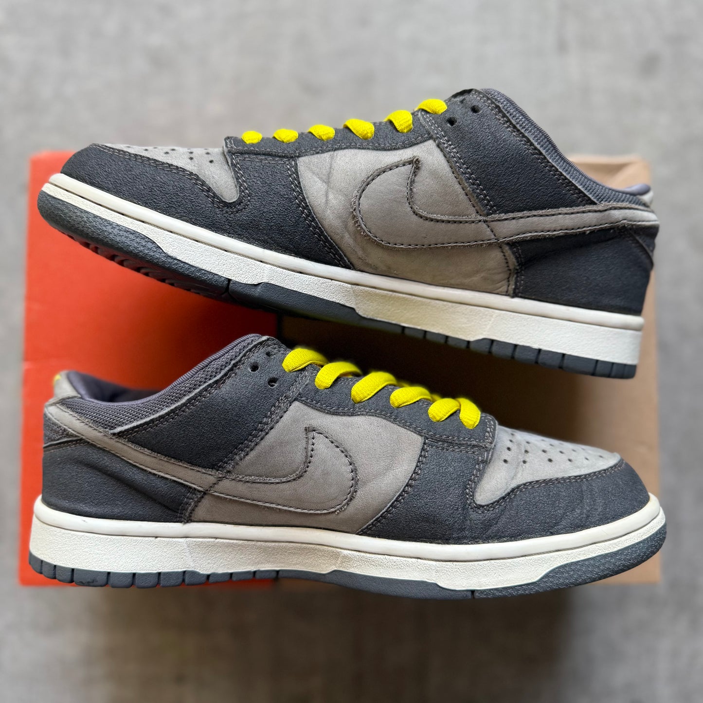 Size 8.5 - 2001 Nike Dunk Low Pro B "Lightning"