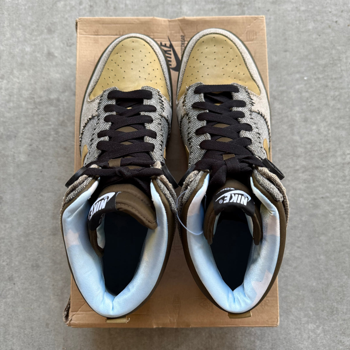 Size 11 - 2009 Nike Dunk High “Coraline”