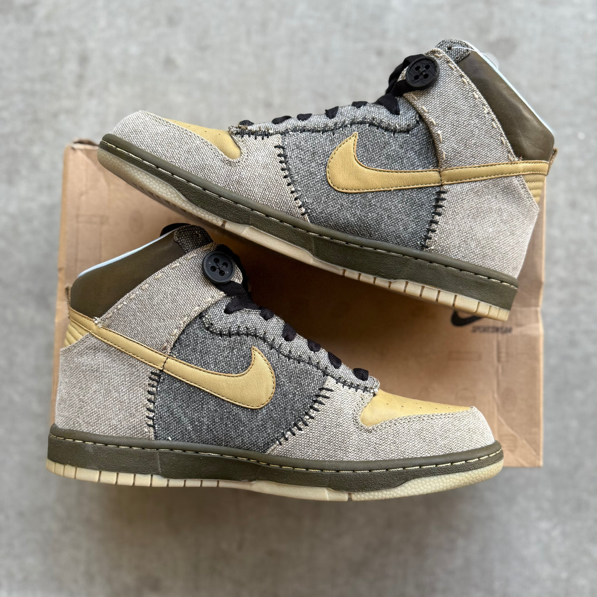 Size 11 - 2009 Nike Dunk High “Coraline”