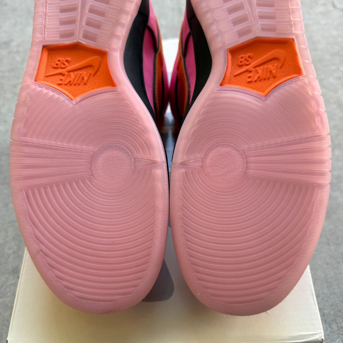 Size 11 - 2023 The Powerpuff Girls x Nike Dunk SB Low “Blossom”