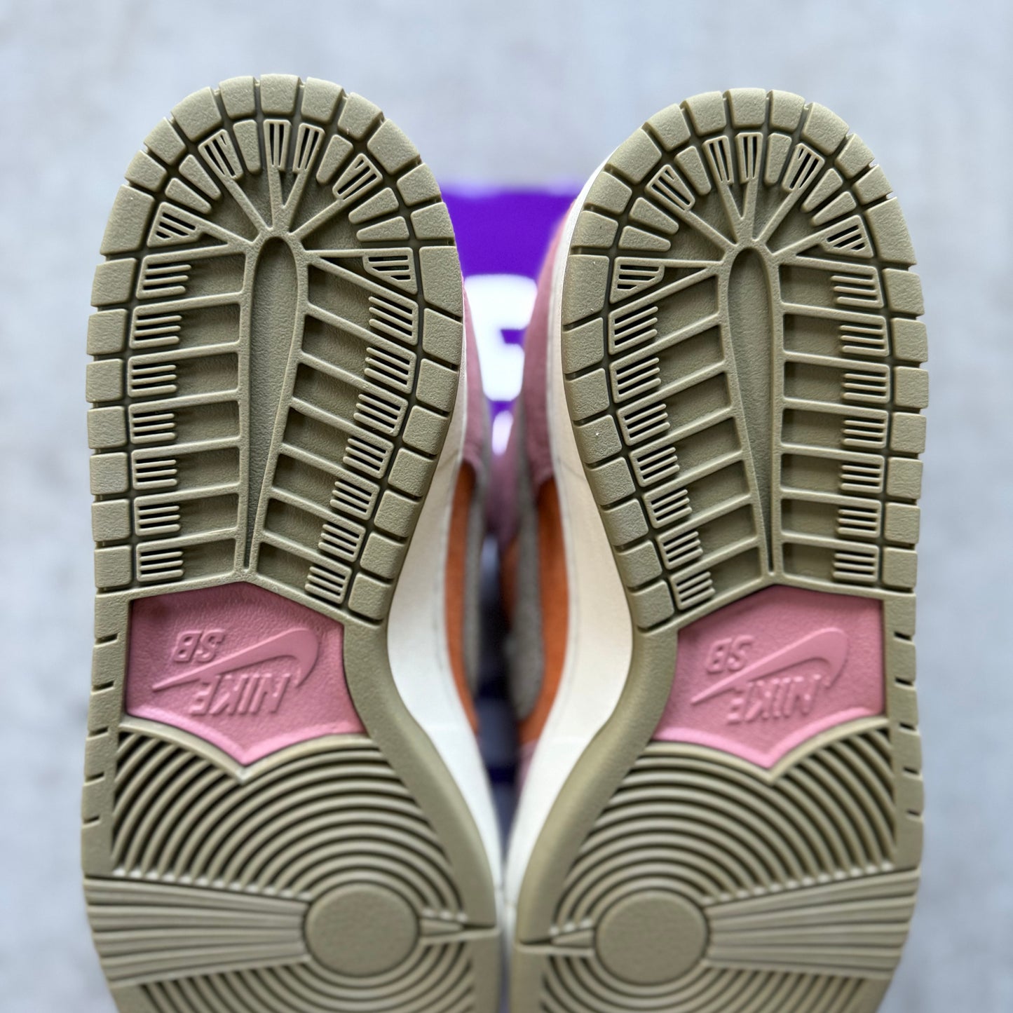 Size 9.5 - 2025 Nike Dunk SB Low “Starburst”