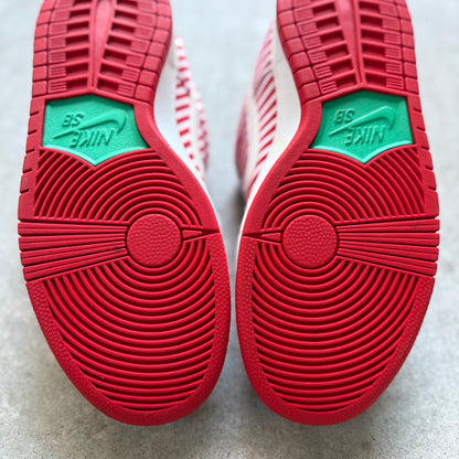 Size 9 - 2015 Nike Dunk SB Low “Candy Cane”