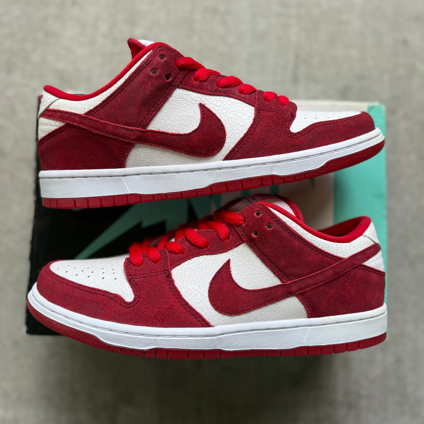 Size 9.5 - 2014 Nike Dunk SB Low “Valentine’s Day”