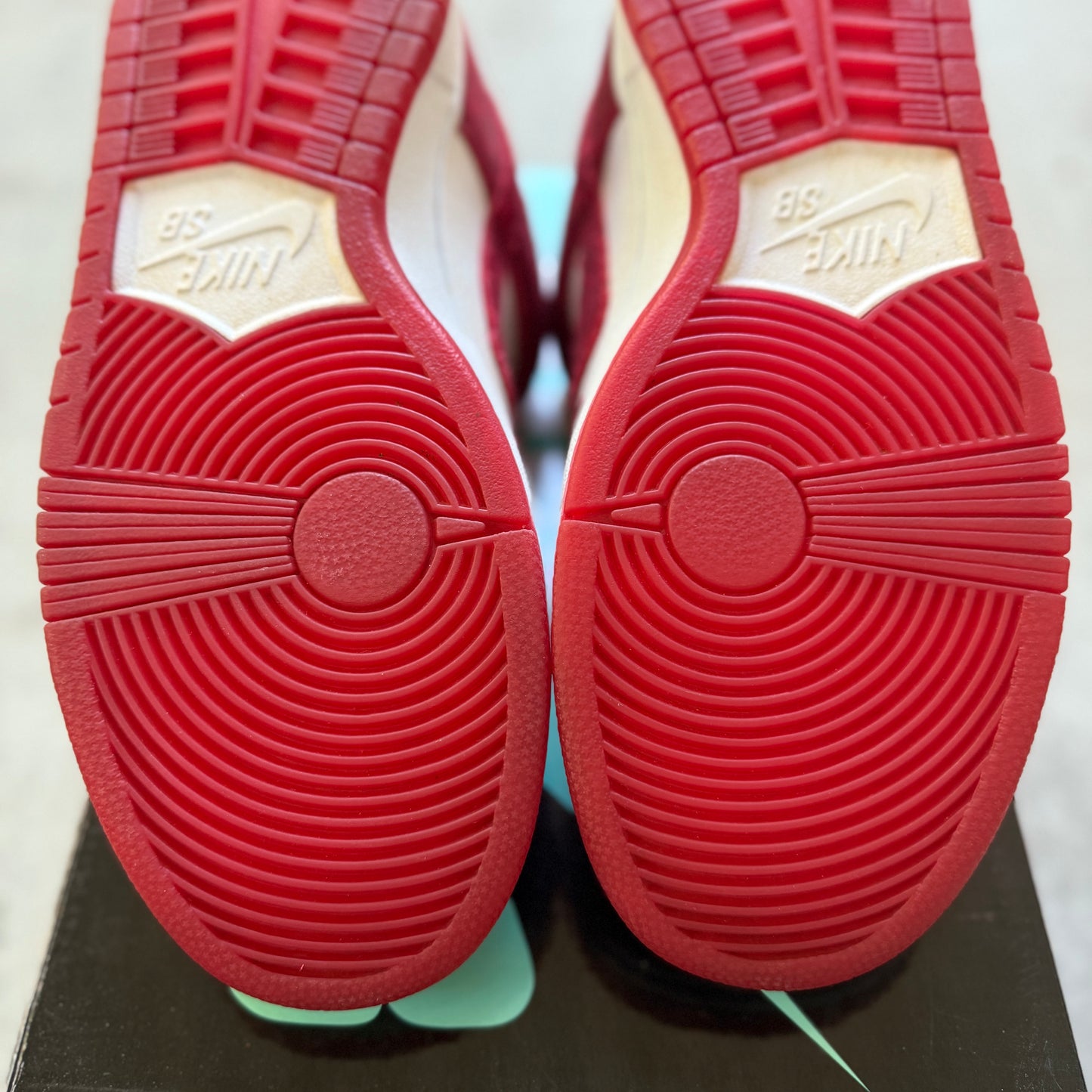 Size 10 - 2014 Nike Dunk SB Low “Valentine’s Day”
