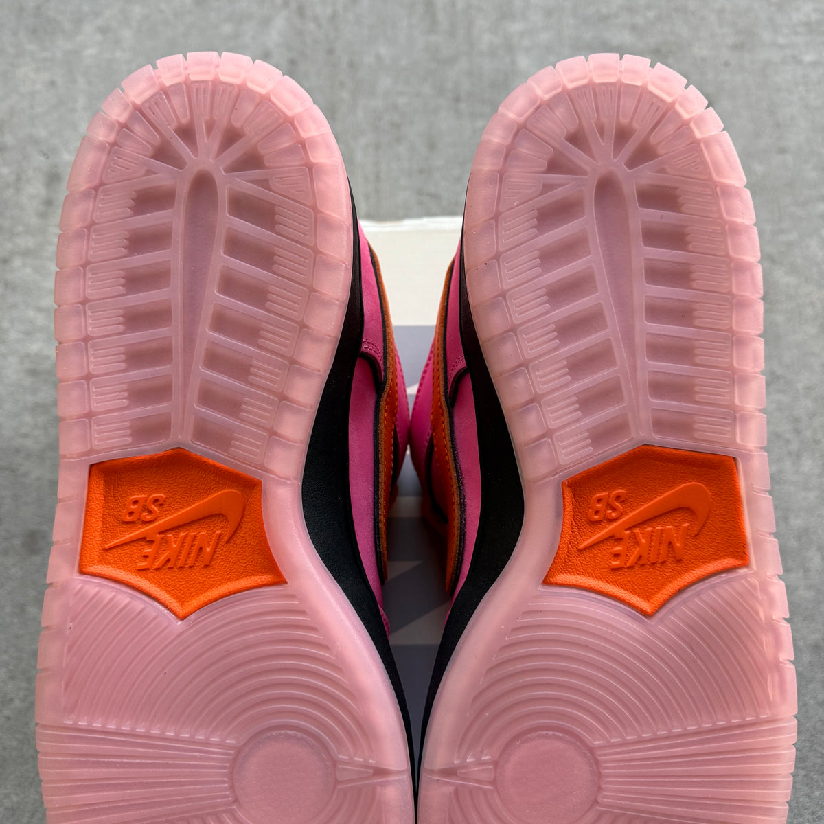 Size 11 - 2023 The Powerpuff Girls x Nike Dunk SB Low “Blossom”