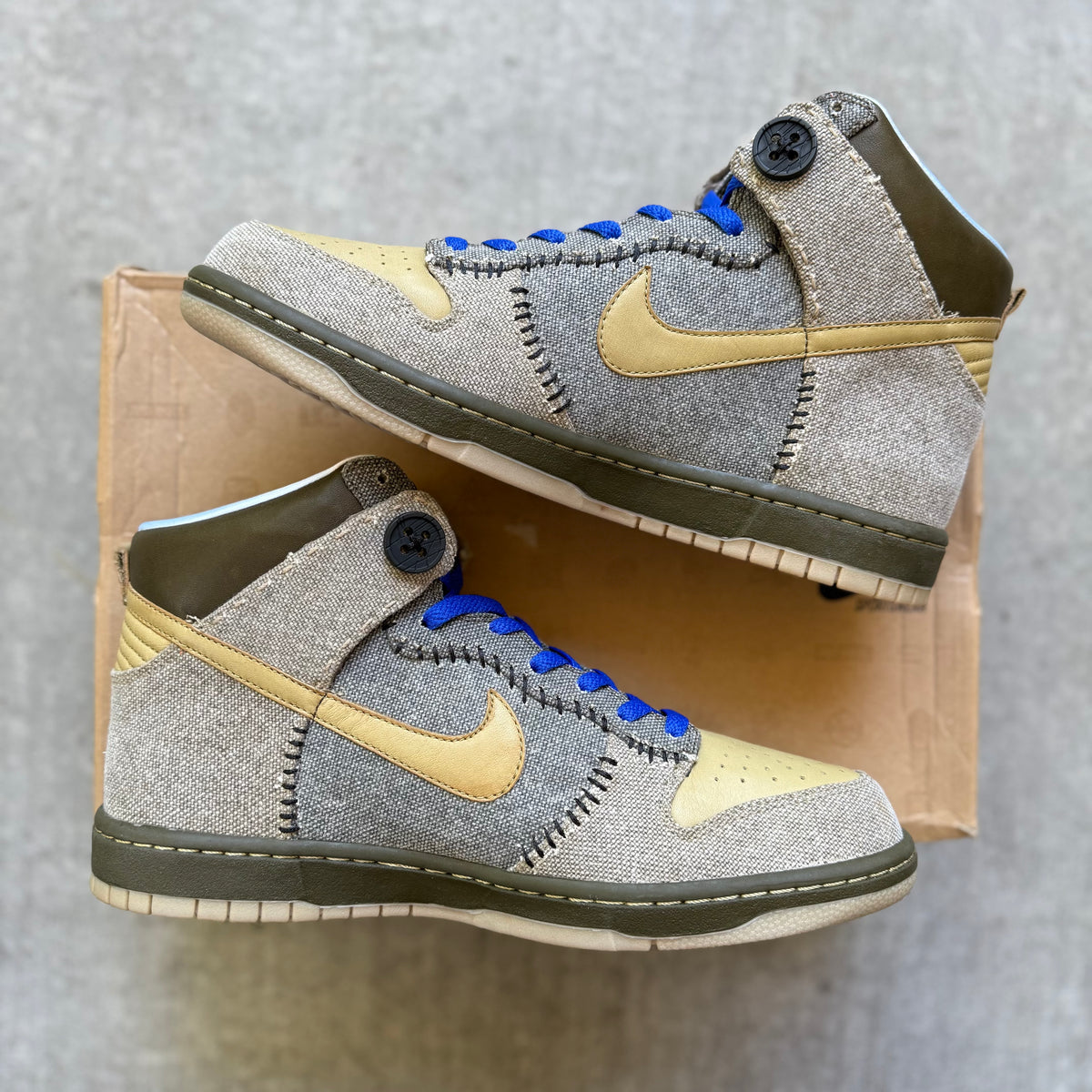 Size 11 - 2009 Nike Dunk High “Coraline”