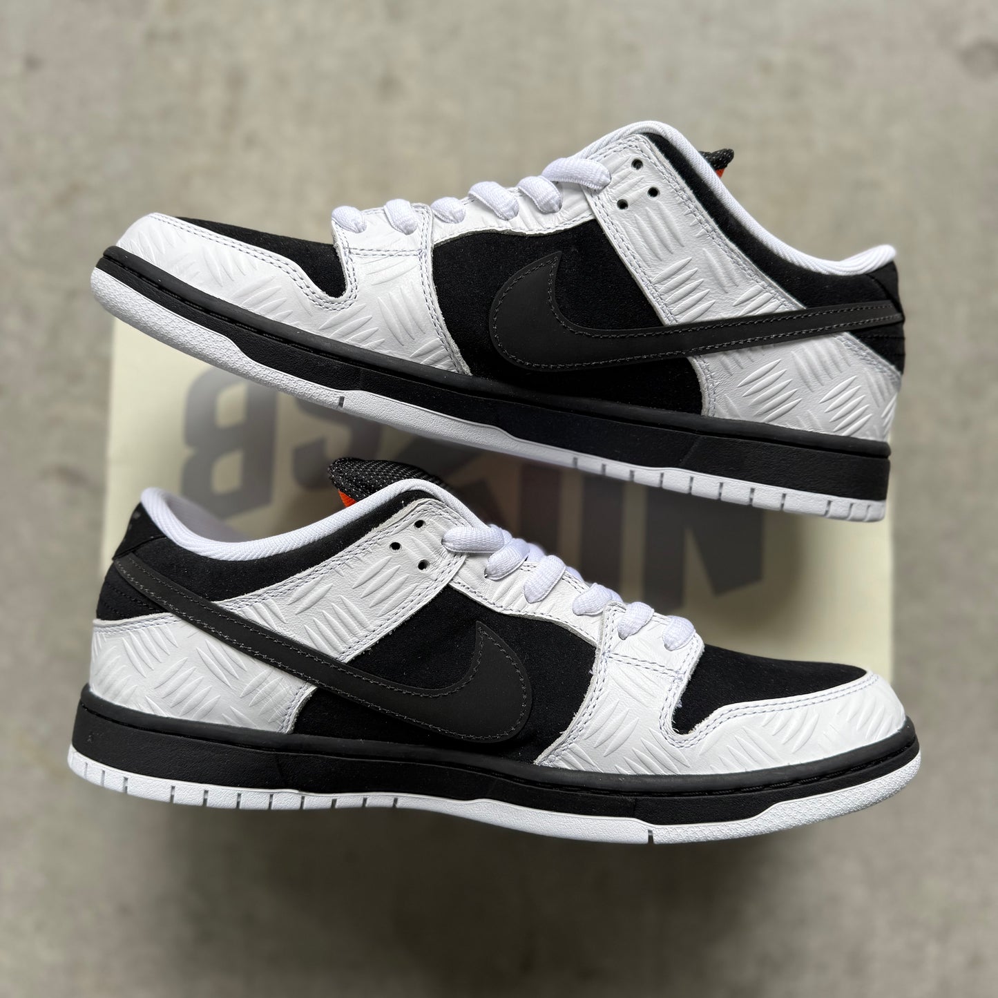 Size 11 - 2023 Tightbooth x Nike Dunk SB Low