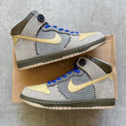 Size 11 - 2009 Nike Dunk High “Coraline”