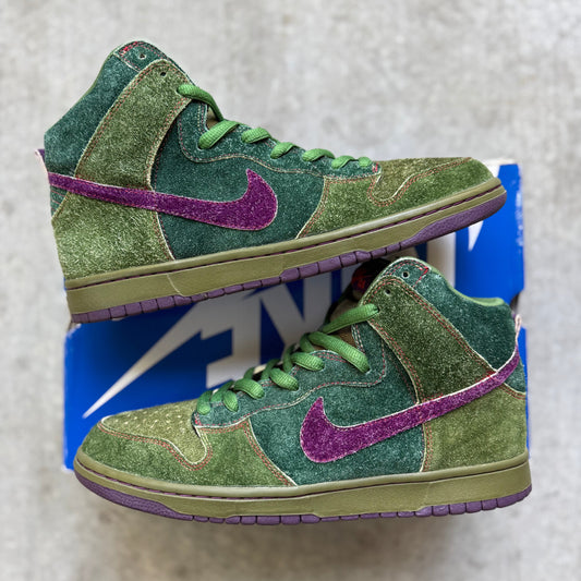 Size 11 - 2010 Nike Dunk SB High “Skunk”