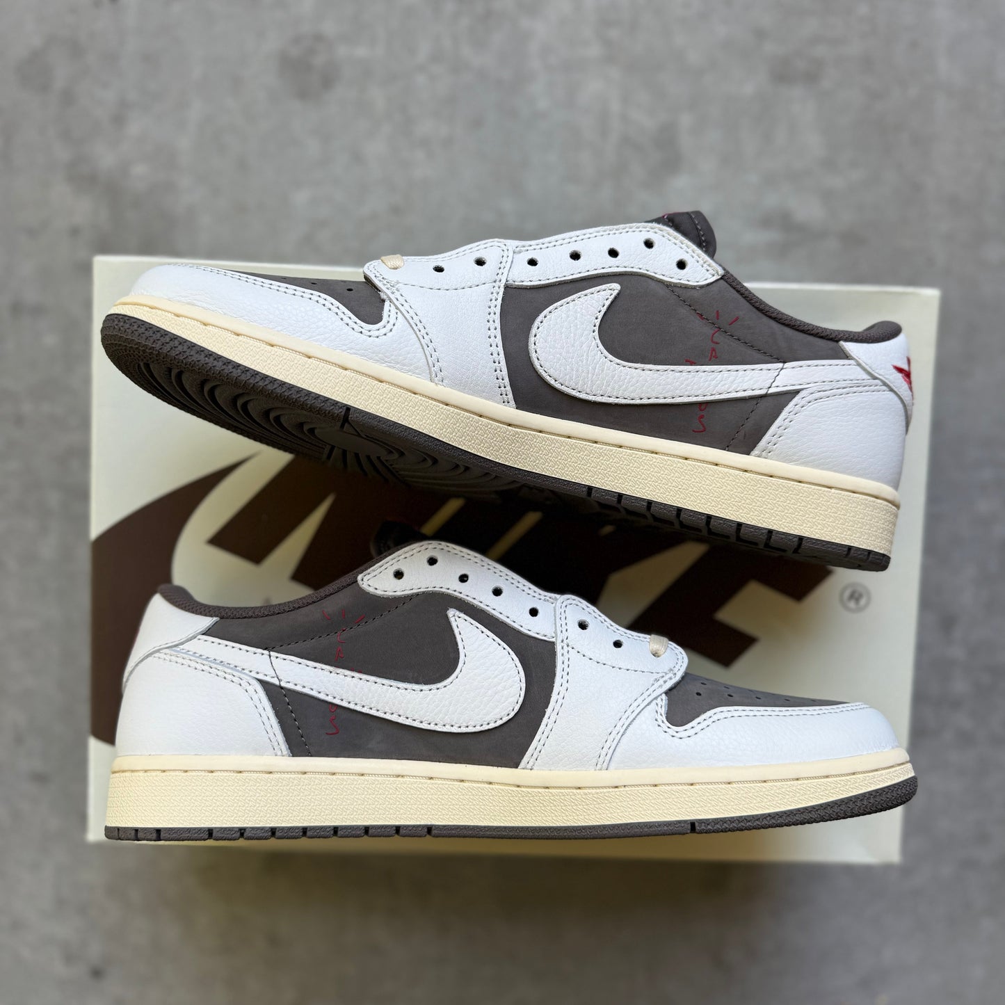 Size 11 - 2022 Travis Scott x Nike Air Jordan 1 Low "Reverse Mocha"