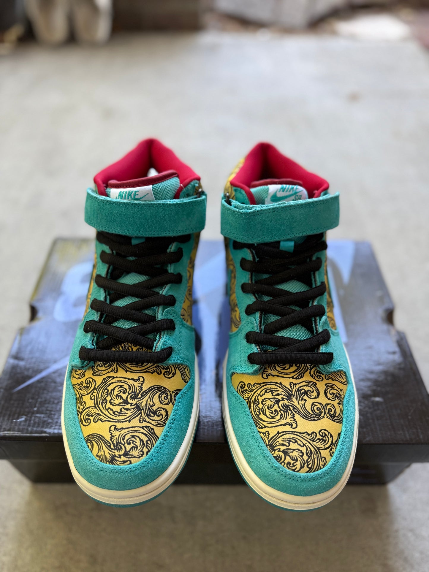 Size 10.5 - 2007 Nike Dunk SB Mid "Peacock"