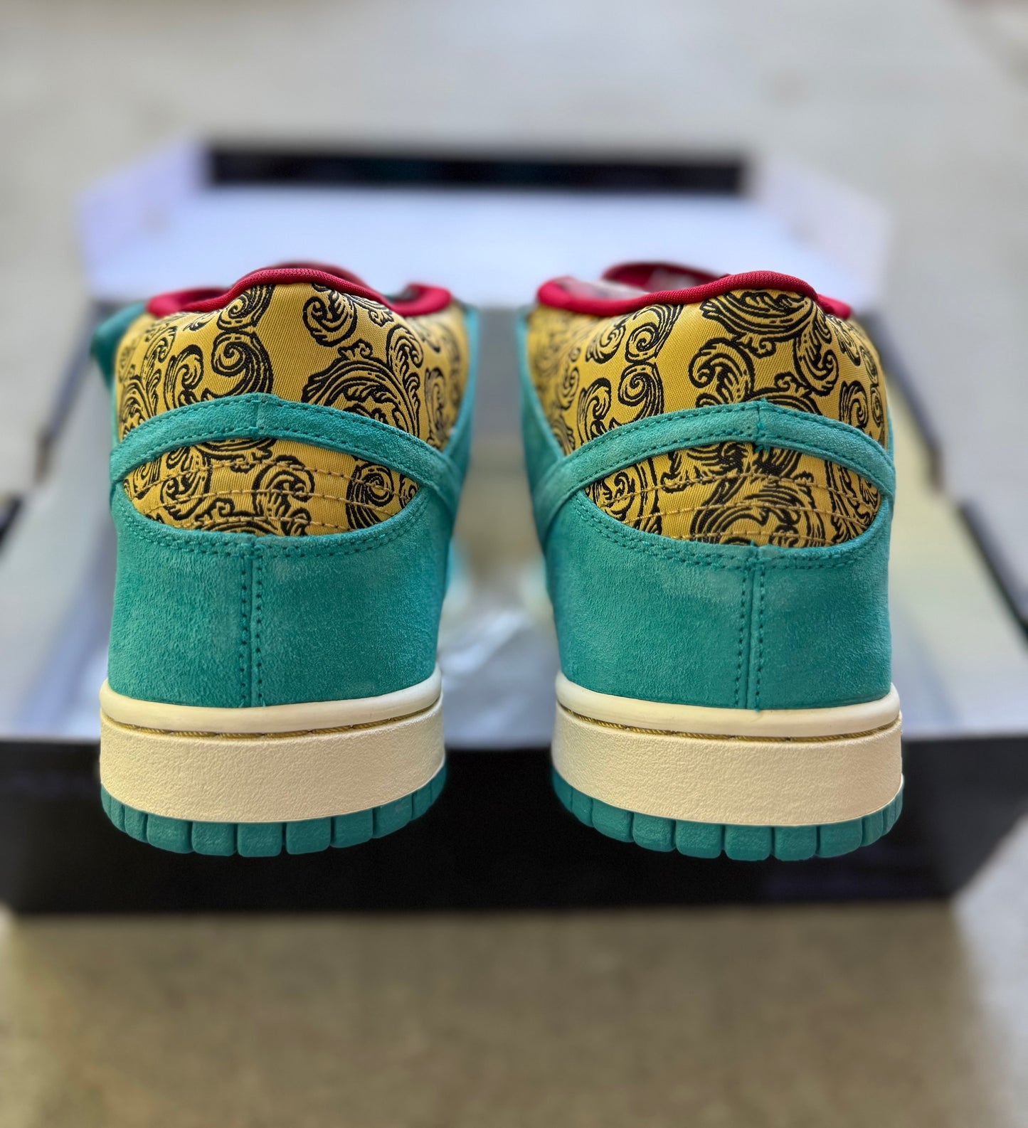 Size 10.5 - 2007 Nike Dunk SB Mid "Peacock"