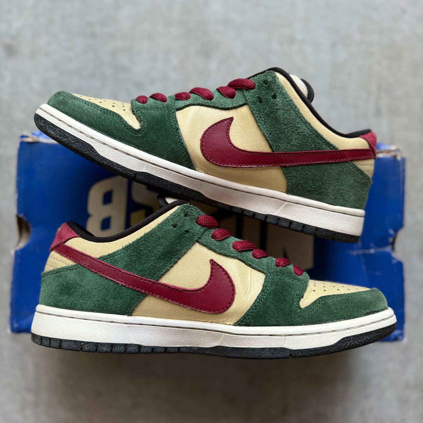 Size 8 - 2011 Nike Dunk SB Low "Vegas Gold"