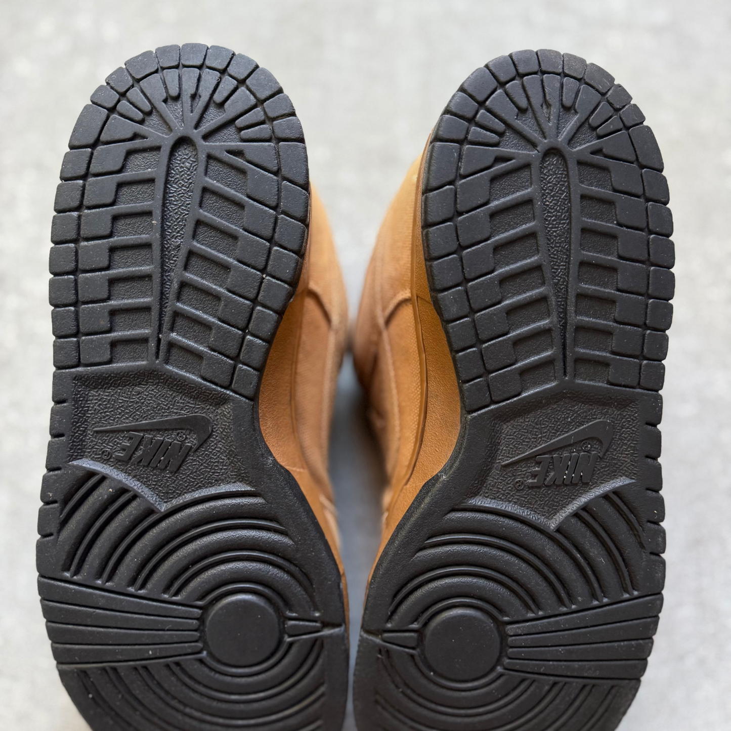 Size 8.5 - 2004 Nike Dunk SB Low "Carhartt / Shale"