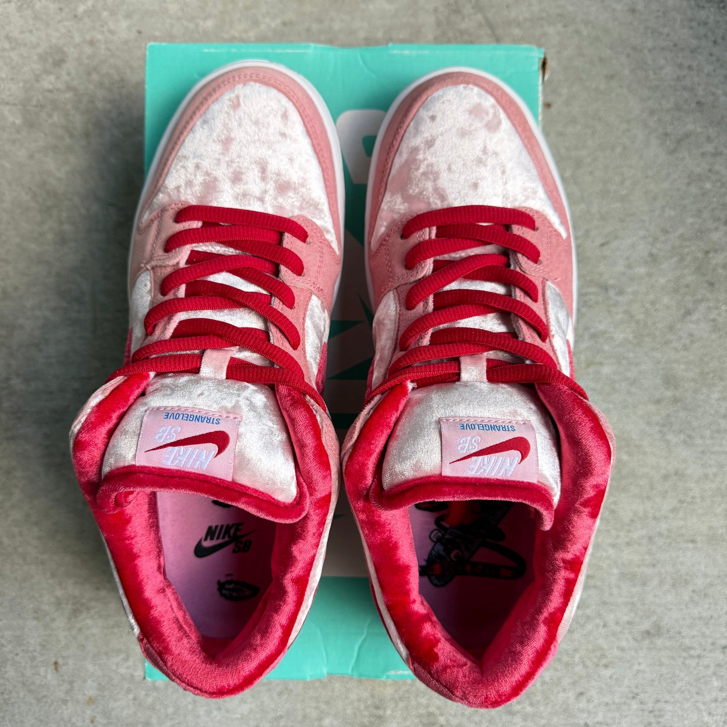 Size 9 - 2020 Strangelove Skateboards x Nike Dunk SB Low "Valentine's Day"