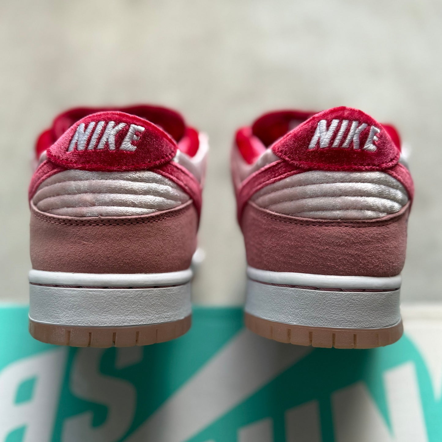 Size 9 - 2020 Strangelove Skateboards x Nike Dunk SB Low "Valentine's Day"