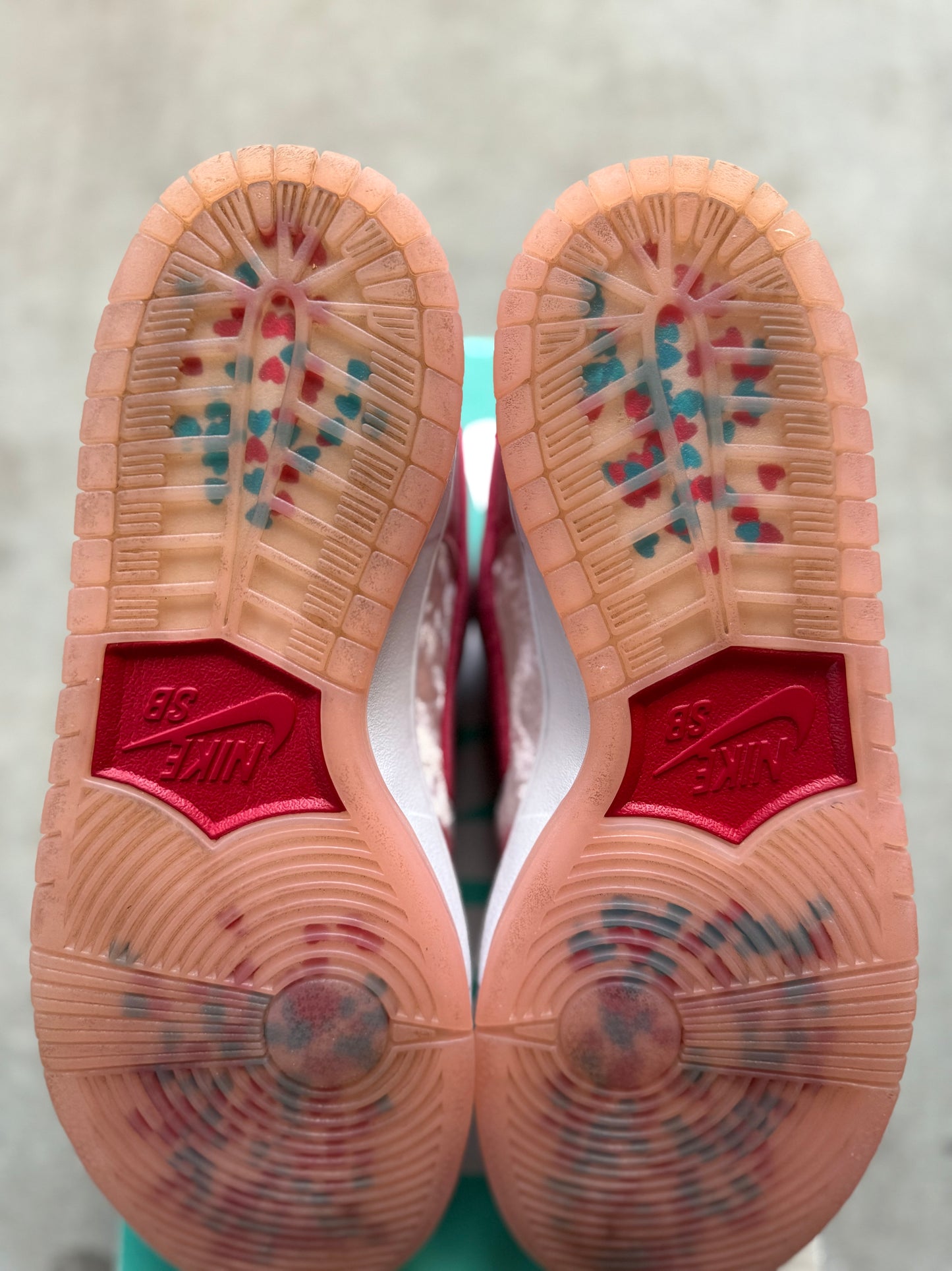 Size 9 - 2020 Strangelove Skateboards x Nike Dunk SB Low "Valentine's Day"
