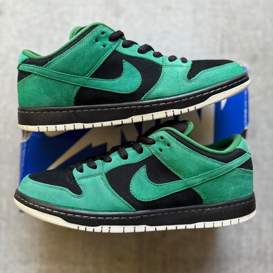 Size 11 - 2011 Nike Dunk Low SB "Green Lantern"