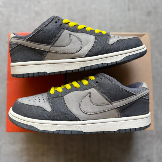 Size 8.5 - 2001 Nike Dunk Low Pro B "Lightning"