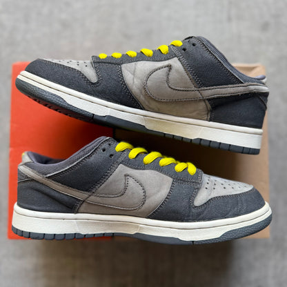 Size 8.5 - 2001 Nike Dunk Low Pro B "Lightning"