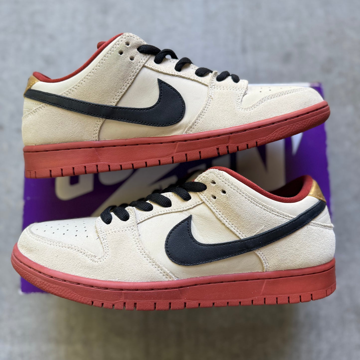 Size 10.5 - 2020 Nike Dunk SB Low "Muslin / Hennessy"