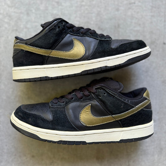 Size 9 - 2003 Nike Dunk SB Low "Takashi"