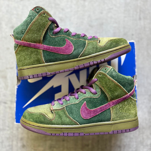 Size 9 - 2010 Nike Dunk SB High "Skunk"